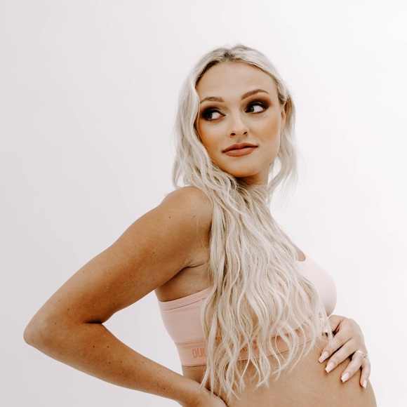 Meet your Posher, Meghan. ๐Posh Ambassador ๐ - Picture 2 of 6